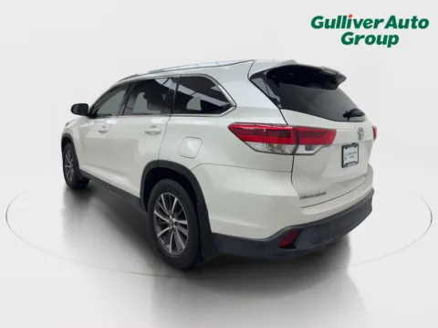 More photos of 2019 Toyota Highlander XLE at Gulliver Auto Group, TX