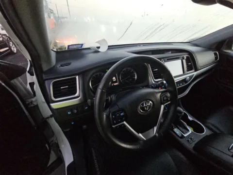 More photos of 2019 Toyota Highlander XLE at Gulliver Auto Group, TX