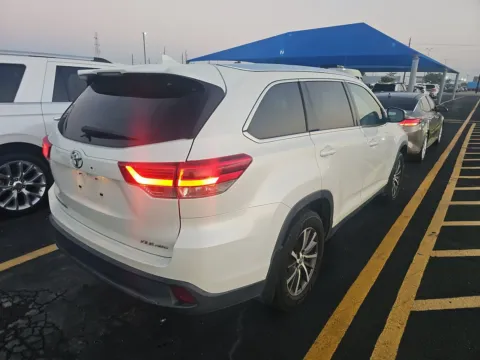 Another view of 2019 Toyota Highlander XLE for sale in Plano, TX at Gulliver Auto Group