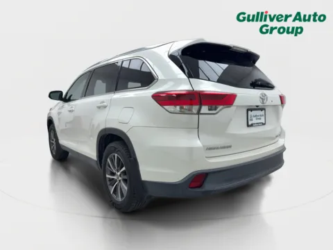 More photos of 2019 Toyota Highlander XLE at Gulliver Auto Group, TX