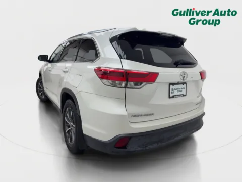 More photos of 2019 Toyota Highlander XLE at Gulliver Auto Group, TX