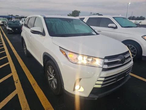 More photos of 2019 Toyota Highlander XLE at Gulliver Auto Group, TX