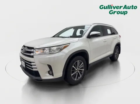 Photos of 2019 Toyota Highlander XLE for sale in Plano, TX at Gulliver Auto Group