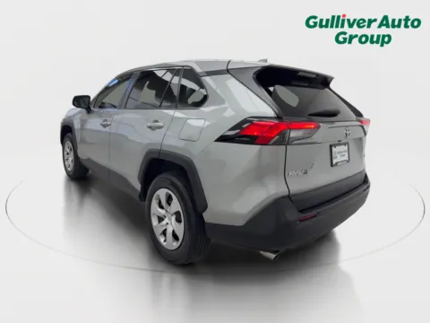 More photos of 2022 Toyota RAV4 LE at Gulliver Auto Group, TX