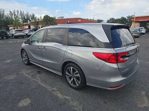 Photos of 2022 Honda Odyssey Touring for sale in Plano, TX at Gulliver Auto Group