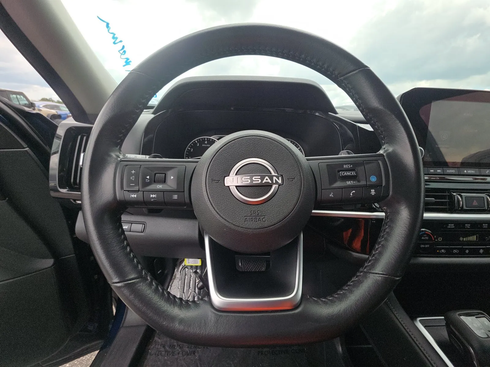 2025 Nissan Pathfinder SV - Photo 7