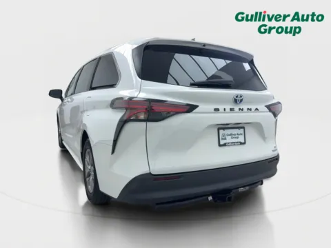 More photos of 2021 Toyota Sienna LE at Gulliver Auto Group, TX