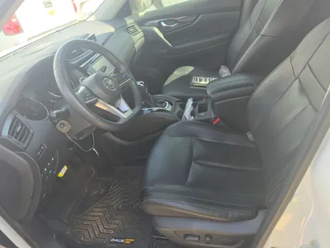More photos of 2019 Nissan Rogue SL at Gulliver Auto Group, TX