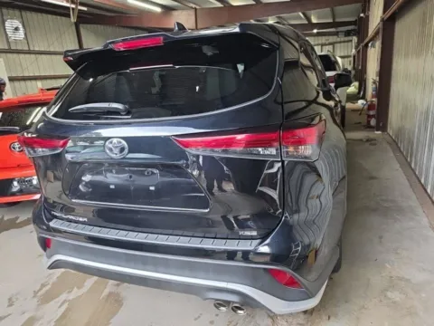 Another view of 2023 Toyota Highlander XSE for sale in Plano, TX at Gulliver Auto Group