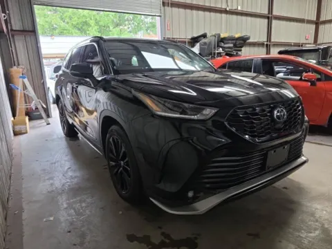 More photos of 2023 Toyota Highlander XSE at Gulliver Auto Group, TX