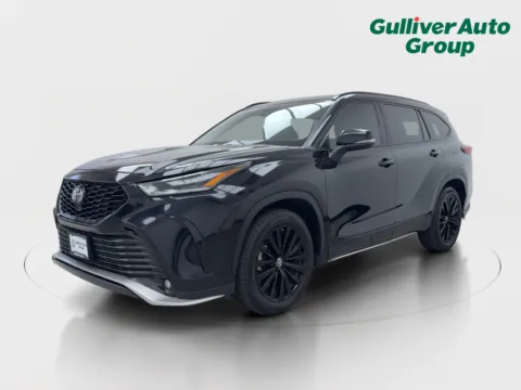 Photos of 2023 Toyota Highlander XSE for sale in Plano, TX at Gulliver Auto Group