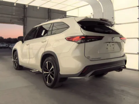 Photos of 2021 Toyota Highlander XSE for sale in Plano, TX at Gulliver Auto Group