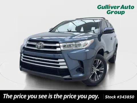 Blue 2019 Toyota Highlander LE for sale in Plano, TX