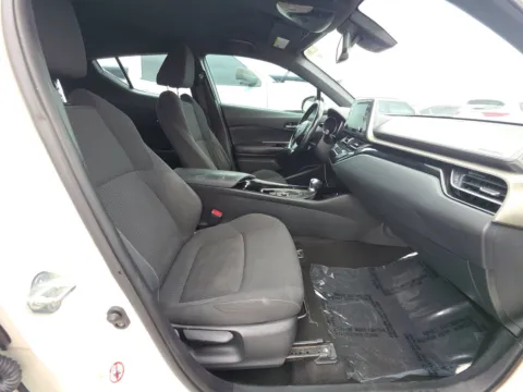 More photos of 2019 Toyota C-HR XLE at Gulliver Auto Group, TX