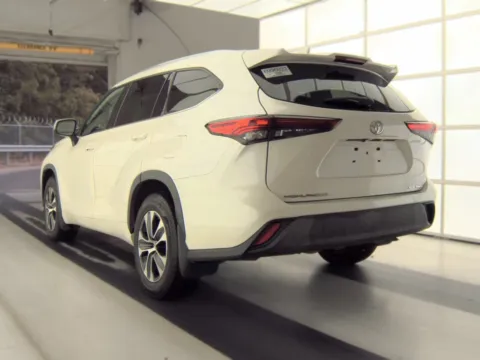 Photos of 2021 Toyota Highlander XLE for sale in Plano, TX at Gulliver Auto Group