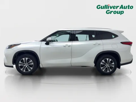 Another view of 2021 Toyota Highlander XLE for sale in Plano, TX at Gulliver Auto Group