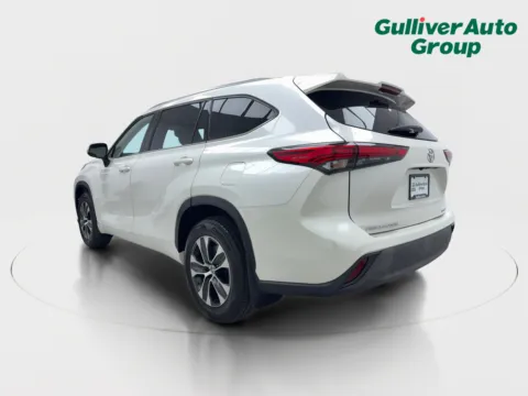 More photos of 2021 Toyota Highlander XLE at Gulliver Auto Group, TX