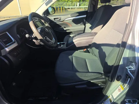 More photos of 2019 Toyota Highlander LE at Gulliver Auto Group, TX