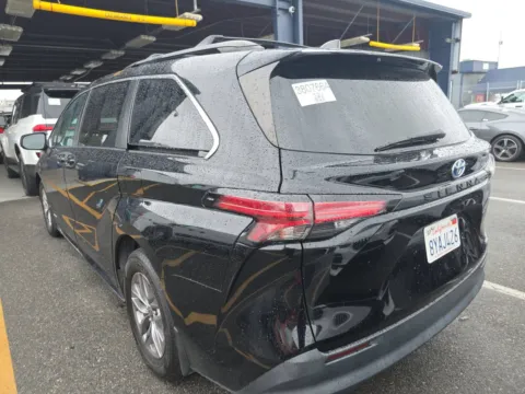 Photos of 2021 Toyota Sienna LE for sale in Plano, TX at Gulliver Auto Group