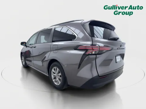 More photos of 2021 Toyota Sienna LE at Gulliver Auto Group, TX