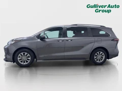 More photos of 2021 Toyota Sienna LE at Gulliver Auto Group, TX