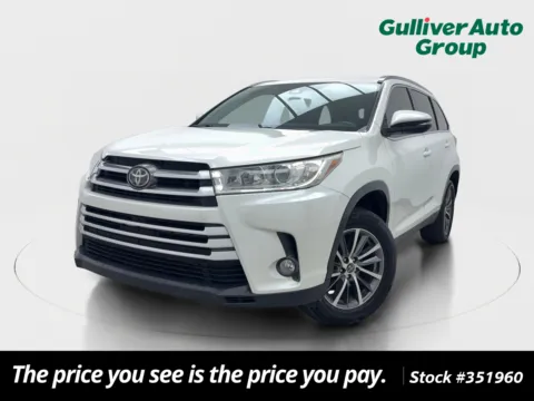 White 2019 Toyota Highlander XLE for sale in Plano, TX