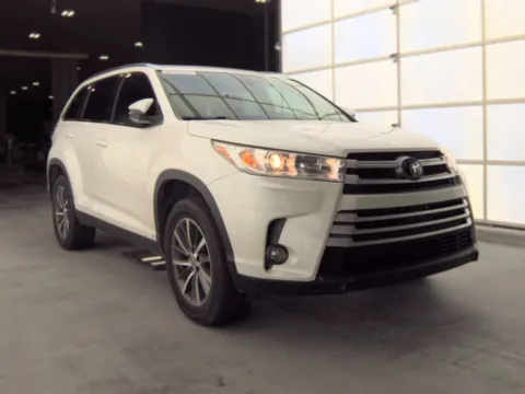 More photos of 2019 Toyota Highlander XLE at Gulliver Auto Group, TX
