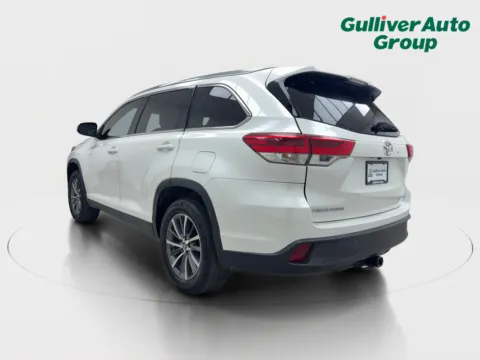 More photos of 2019 Toyota Highlander XLE at Gulliver Auto Group, TX