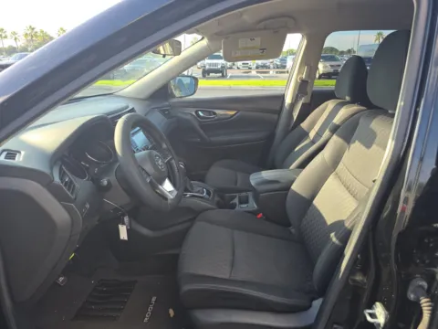 More photos of 2020 Nissan Rogue SV at Gulliver Auto Group, TX