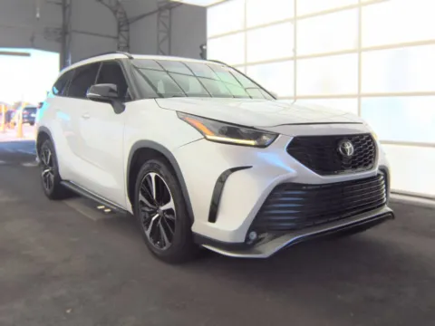 More photos of 2022 Toyota Highlander XSE at Gulliver Auto Group, TX