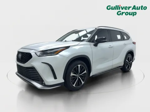 Photos of 2022 Toyota Highlander XSE for sale in Plano, TX at Gulliver Auto Group