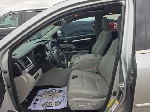More photos of 2018 Toyota Highlander XLE at Gulliver Auto Group, TX