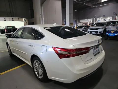 Another view of 2018 Toyota Avalon Hybrid Limited for sale in Plano, TX at Gulliver Auto Group