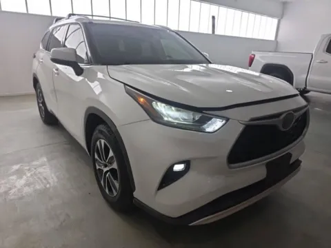 More photos of 2020 Toyota Highlander XLE at Gulliver Auto Group, TX