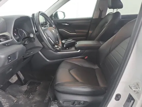 More photos of 2020 Toyota Highlander XLE at Gulliver Auto Group, TX