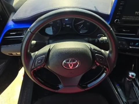 More photos of 2021 Toyota C-HR XLE at Gulliver Auto Group, TX