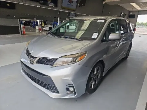 Gray 2019 Toyota Sienna SE for sale in Plano, TX