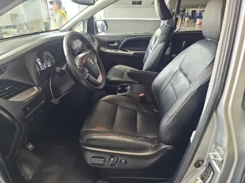 More photos of 2019 Toyota Sienna SE at Gulliver Auto Group, TX