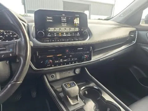 More photos of 2021 Nissan Rogue SL at Gulliver Auto Group, TX