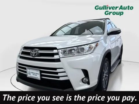 Red 2019 Toyota Highlander XLE for sale in Plano, TX