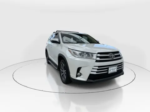 Photos of 2019 Toyota Highlander XLE for sale in Plano, TX at Gulliver Auto Group