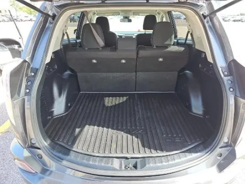 More photos of 2018 Toyota RAV4 LE at Gulliver Auto Group, TX