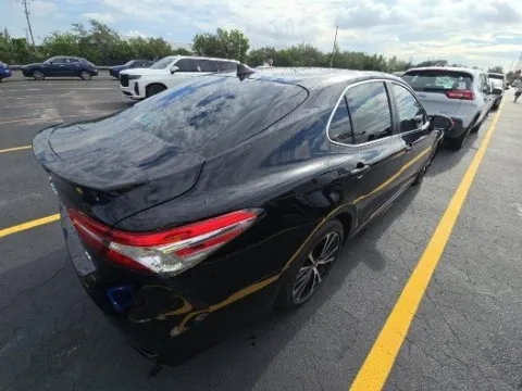 Photos of 2020 Toyota Camry SE for sale in Plano, TX at Gulliver Auto Group