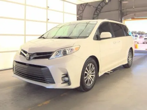 White 2019 Toyota Sienna XLE for sale in Plano, TX