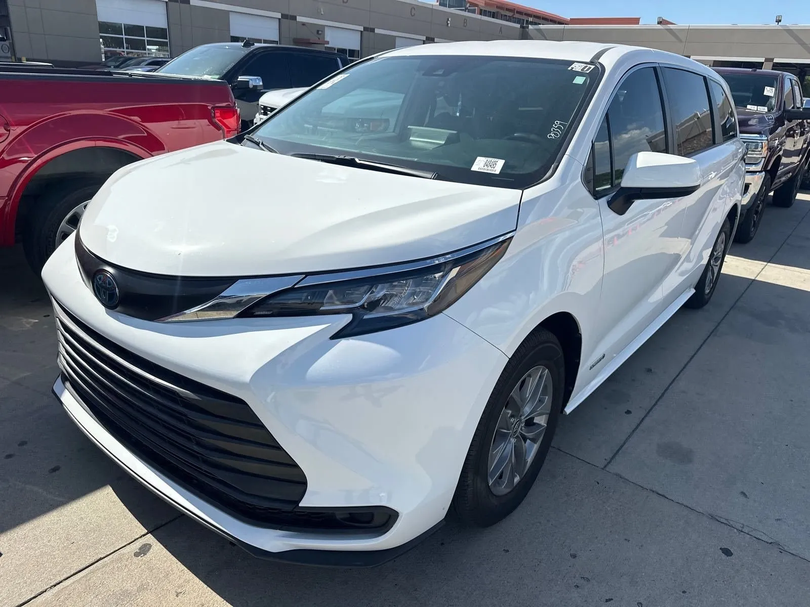 White 2021 Toyota Sienna LE for sale in Plano, TX
