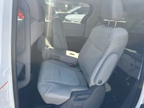More photos of 2021 Toyota Sienna LE at Gulliver Auto Group, TX