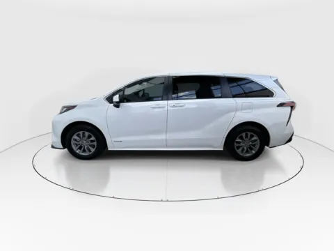 More photos of 2021 Toyota Sienna LE at Gulliver Auto Group, TX