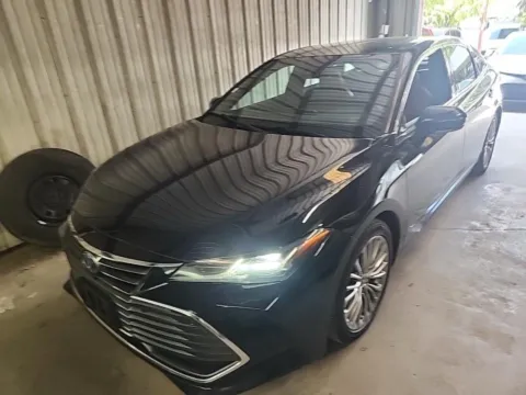 Black 2022 Toyota Avalon Hybrid Limited for sale in Plano, TX