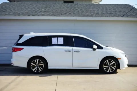 Photos of 2022 Honda Odyssey Touring for sale in Plano, TX at Gulliver Auto Group