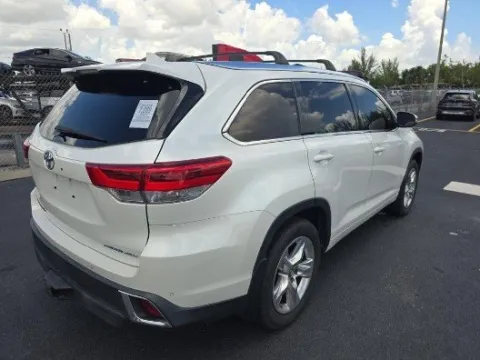 Photos of 2017 Toyota Highlander Limited for sale in Plano, TX at Gulliver Auto Group